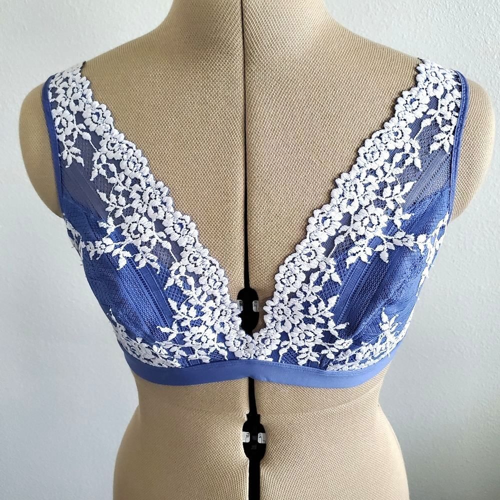 Wacoal Bra Size 38 Blue White Lace Wireless Plunge Convertible Strap Bralette